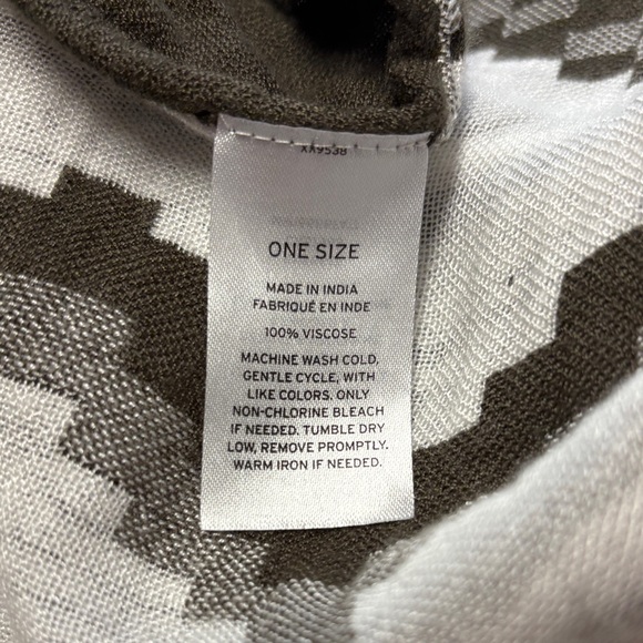 Melrose and Market Geometric Open-Front Shawl - Olive Green and Ivory - Picture 10 of 11